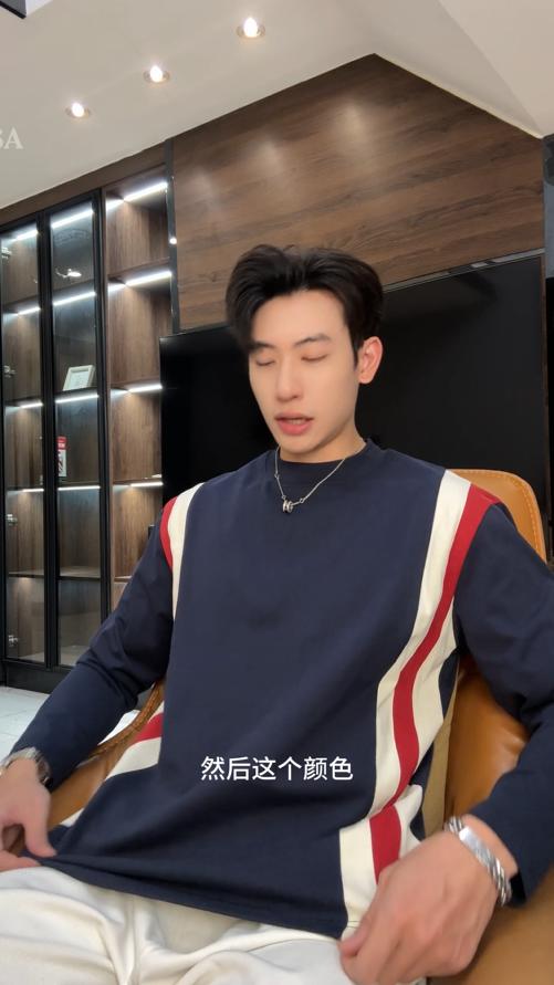 T4752SDSA男士秋冬新款痞帅男装宽松拼接圆领长袖T恤撞色舒适时尚上 商品图0