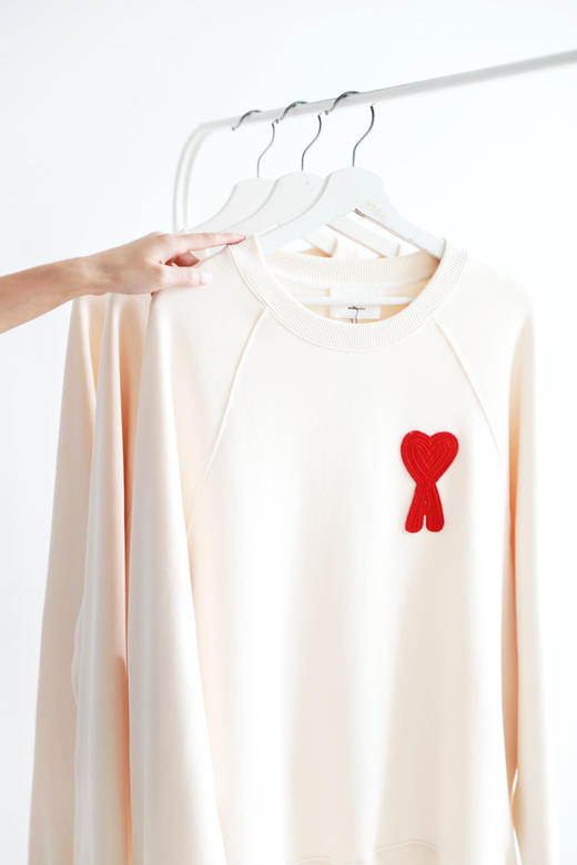 自带温柔滤镜呐，慵懒感绣花卫衣。胸口贴布刺绣圆领外套C091760 商品图4