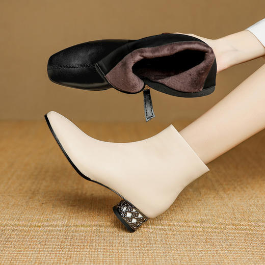 【预售5天】白色马丁靴女春秋季新款真皮小方头短靴粗跟加绒短筒及踝靴单靴子NJMK&K1767 商品图1