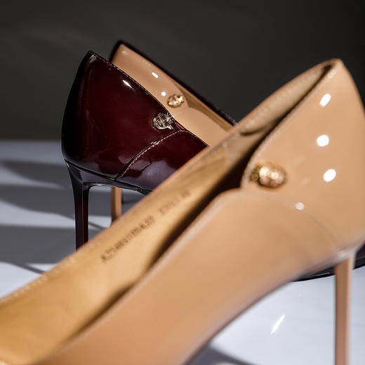 千百度漆皮静音细高跟鞋女秋新款羊皮法式单鞋A25488103 商品图2