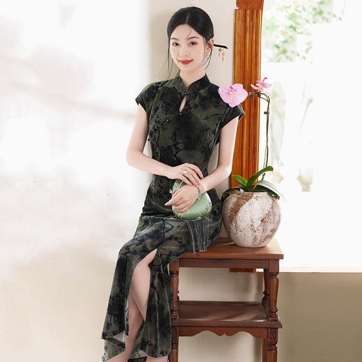 SC22044国风绿色复古新中式月牙袖旗袍女2025秋新款改良老上海日常可穿秋 商品图2