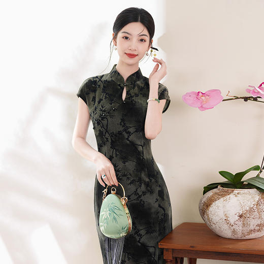 SC22044国风绿色复古新中式月牙袖旗袍女2025秋新款改良老上海日常可穿秋 商品图3