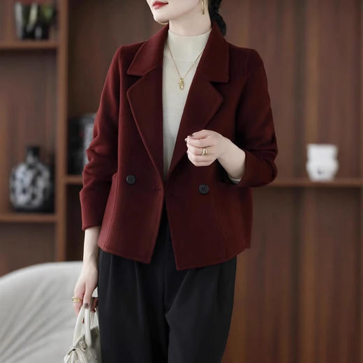 「自」全新升级【铂金会员441/天猫599/差价158】(15355)洛诗琳气质毛呢小西装外套2025秋冬宽松双排扣短款羊毛外套 商品图3