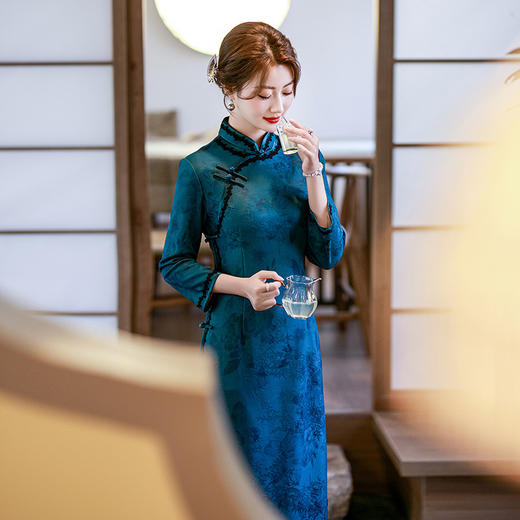SC22059蓝色2025新款长款复合修身宴会气质年轻复古旗袍 商品图4