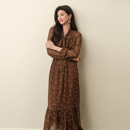 【严选】诗凡黎复古温柔飘带领碎花连衣裙2025秋新款假两件法式荷叶边长裙7G9391021 商品图4