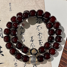 幽泉清韵·溏心老料菩提生肖手串系列，十二生肖守护本尊，色泽浓郁温润，像糖心一样诱人