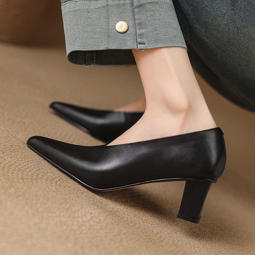 【预售5天】法式复古显瘦单鞋女春秋新款尖头气质高跟时尚瓢鞋AK&5035 商品图1