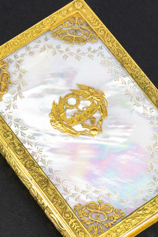 独角鹿西洋古董1818年代法国复辟时期出品天使卷叶纹铜鎏金精雕装饰母贝封面附日历诗集记事本 商品图4