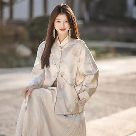 Hera chole「晴春金丝蝶戏花」纹锦外套 | 精巧蝴蝶金丝提花，手工绣珠盘扣，穿上宛如春日江南【3-5天发货，周末顺延】