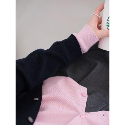 【MIU系高智假两件针织开衫】藏青拼粉假两件针织外套 叠穿的效果非常真实，简直是懒人必备 商品图3