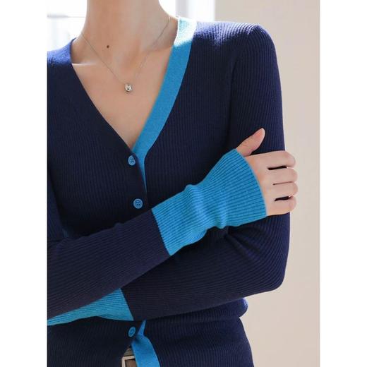 【克莱因蓝撞色针织外套】克莱因蓝撞色领口➕袖子 撞色V领➕利落剪裁，经典版型藏肉又不失质感 商品图1