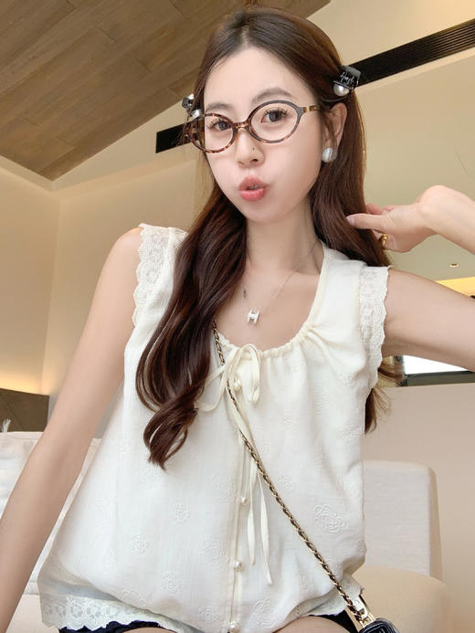 <曾小咸推荐>3.27现货秒杀！微信超特价！杏色蕾丝边无袖娃娃衫衬衫 日常159.99 立减80 秒杀79.99！黑色短裤 日常139.99 立减70 秒杀69.99！ 商品图6