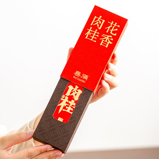 上新了故宫·鹊登月桂茶叶茶具套装 无俩肉桂*3盒（2泡/盒（8g/泡））+黄釉花鸟茶具（1茶壶+2品茗杯）+礼盒+手提礼袋 节日送礼 商品图11