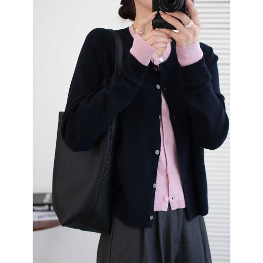 【MIU系高智假两件针织开衫】藏青拼粉假两件针织外套 叠穿的效果非常真实，简直是懒人必备 商品图4