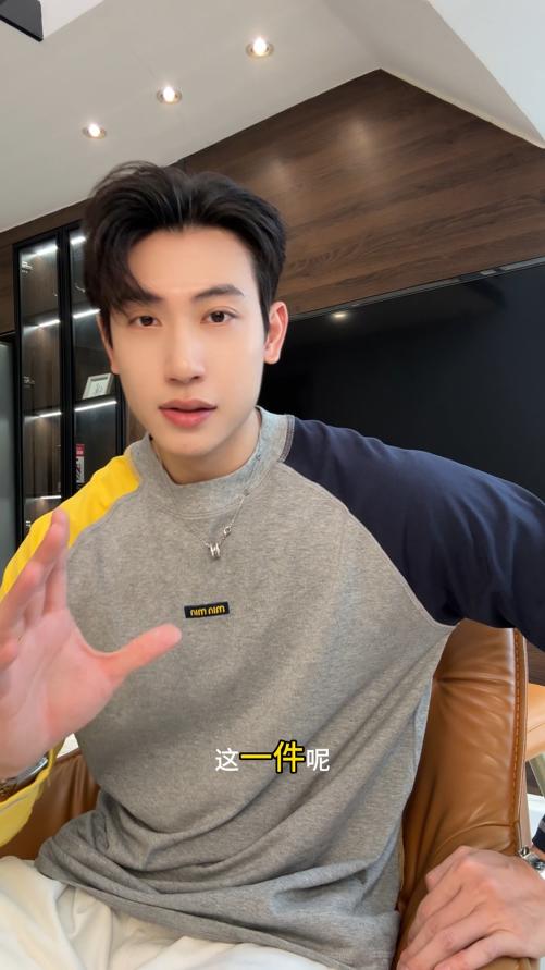 T4692SDSA男士秋冬新款痞帅男装拼色拼接圆领长袖T恤刺绣字母百搭上衣 商品图0