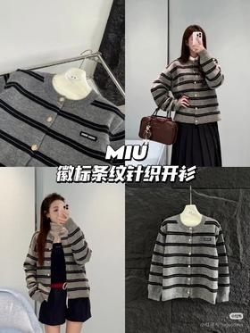 miumi*|缪系刺绣徽标羊毛混纺针织圆领 女士条纹学院风开衫小外套