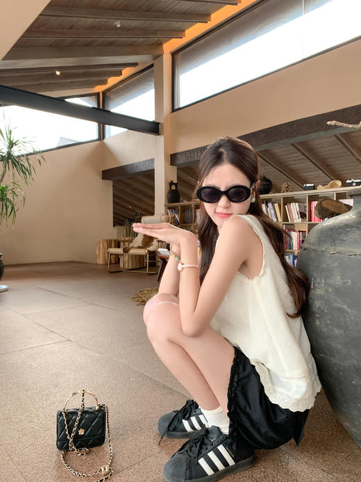 <曾小咸推荐>3.27现货秒杀！微信超特价！杏色蕾丝边无袖娃娃衫衬衫 日常159.99 立减80 秒杀79.99！黑色短裤 日常139.99 立减70 秒杀69.99！ 商品图10