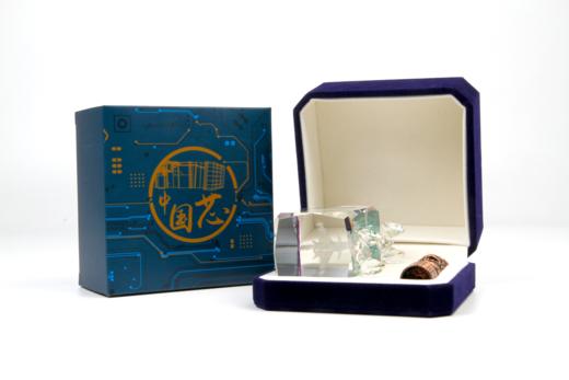 【长春航展、九三阅兵纪念品-新品重磅】特尔博 中国芯国产发动机 水晶底座绚丽夺目 礼盒包装送礼佳品 商品图6