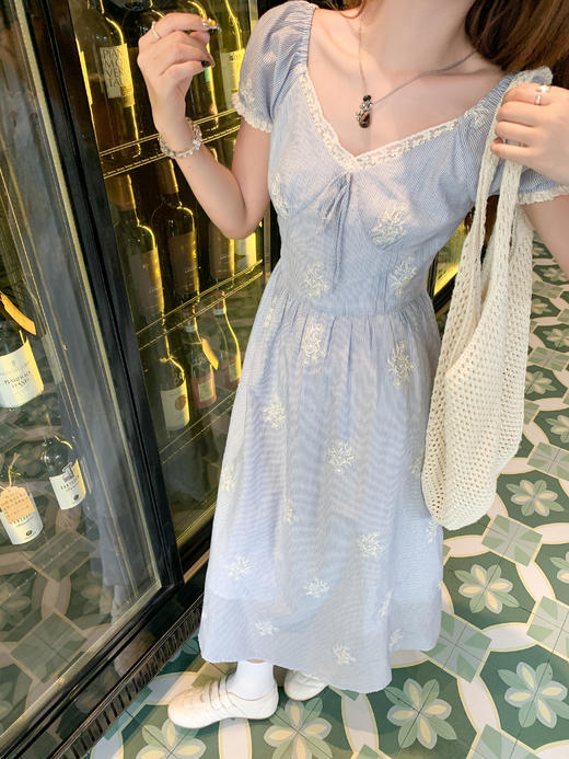 <曾小咸推荐>现货秒杀！微信超特价！法式泡泡袖条纹刺绣连衣裙 日常229.99 立减120 秒杀109.99！ 商品图6