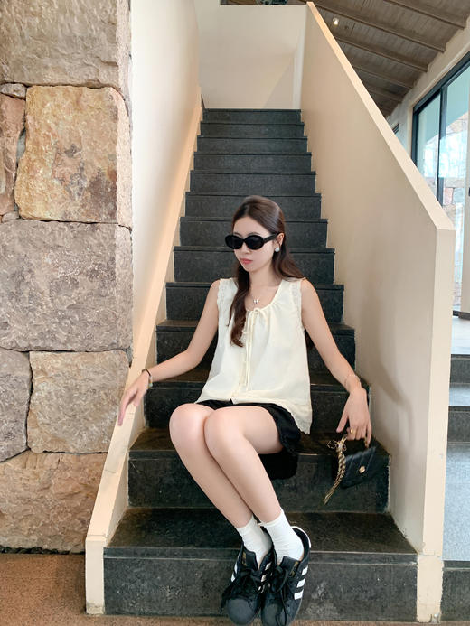 <曾小咸推荐>3.27现货秒杀！微信超特价！杏色蕾丝边无袖娃娃衫衬衫 日常159.99 立减80 秒杀79.99！黑色短裤 日常139.99 立减70 秒杀69.99！ 商品图11