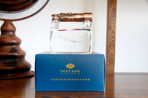 【长春航展、九三阅兵纪念品-新品重磅】特尔博 中国芯国产发动机 水晶底座绚丽夺目 礼盒包装送礼佳品 商品图11