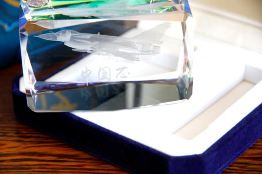 【长春航展、九三阅兵纪念品-新品重磅】特尔博 中国芯国产发动机 水晶底座绚丽夺目 礼盒包装送礼佳品 商品图8