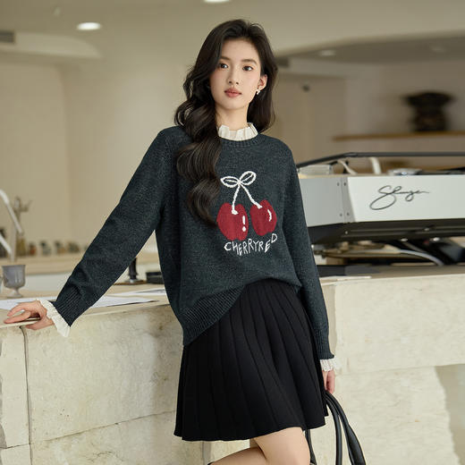 奢姿大码女装2025秋季胖妹妹时尚减龄樱桃图案气质花边装饰针织衫9653653643 商品图1