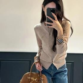 软乎乎~巨美仙女们的必入款~bur|战马 25秋冬精仿羊毛梭织经典格纹撞色圆领开衫