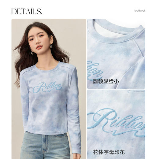 【内购】【晕染印花】简约通勤圆领艺术感花体字母弹力针织短款长袖T恤-153TG2498 商品图3