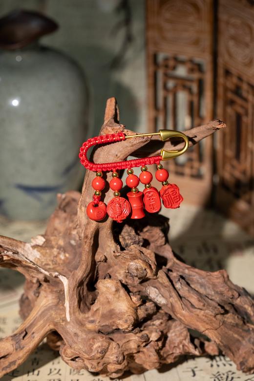 【朱砂 压惊别针】别针尺寸50*40mm，高含量朱砂，求好运，“戴”好运，得好运！湖南湘西朱砂原石 商品图10