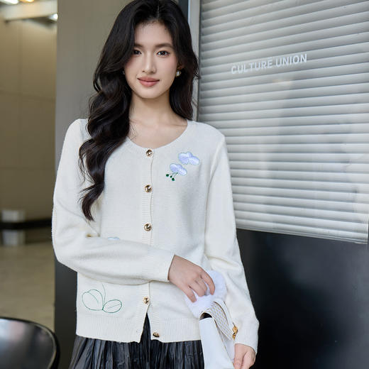 奢姿大码女装2025秋季时尚花朵刺绣针织开衫胖妹妹气质减龄上衣9653670299 商品图1