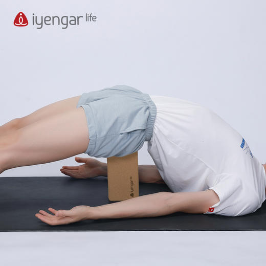 艾扬格 Life 软木瑜伽砖 防滑 吸汗轻巧便携 商品图6