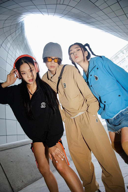 男女同款得物同步防风防水字母冲锋衣 商品图3