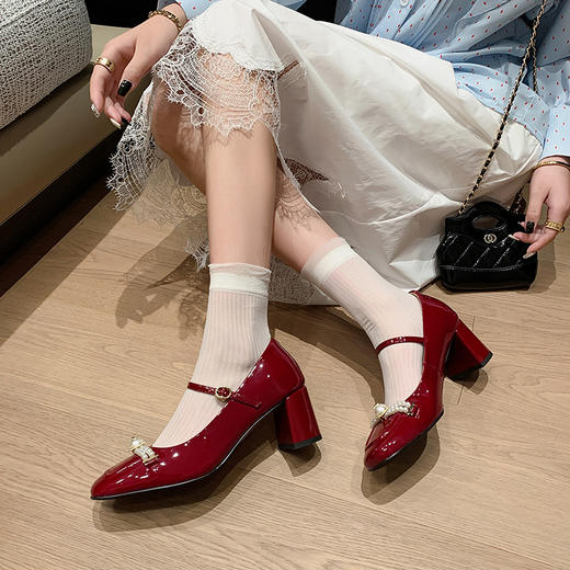 YLY&A653-1绝美粗跟珍珠蝴蝶结玛丽珍小皮鞋法式红色单鞋女2025新款气质 商品图2