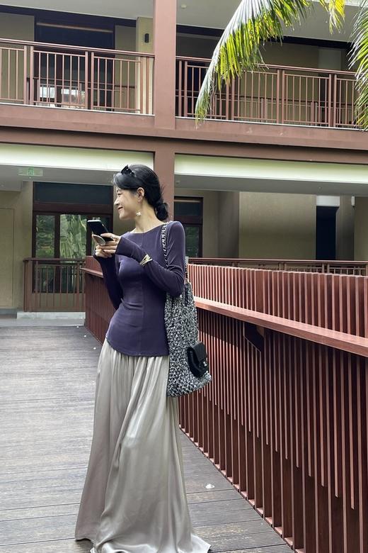 SIA SAYLOR 藏蓝色圆领后背镂空针织上衣 20714 商品图2