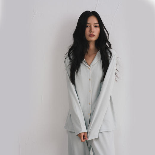 【2025秋冬新品】海藻原纱纤维・翻领家居服套装 防螨保湿双面磨毛睡衣 纽扣开衫开叉设计感简约可外穿 商品图2