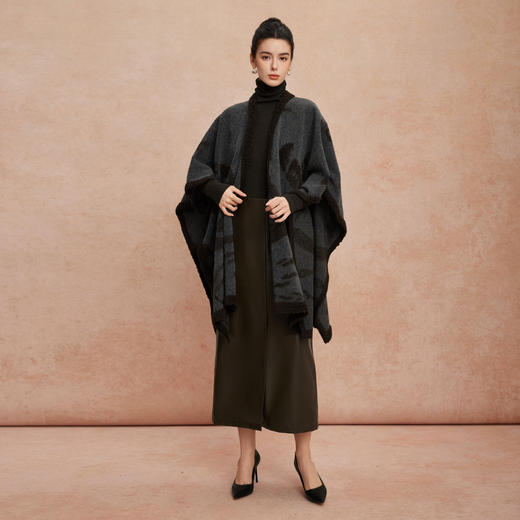 QG634斯尔丽25新款含羊毛秋冬高级感百搭披肩斗篷复古大气提花围巾 商品图8