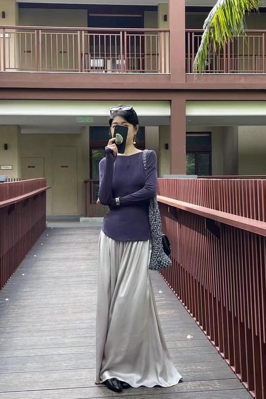 SIA SAYLOR 藏蓝色圆领后背镂空针织上衣 20714 商品图1