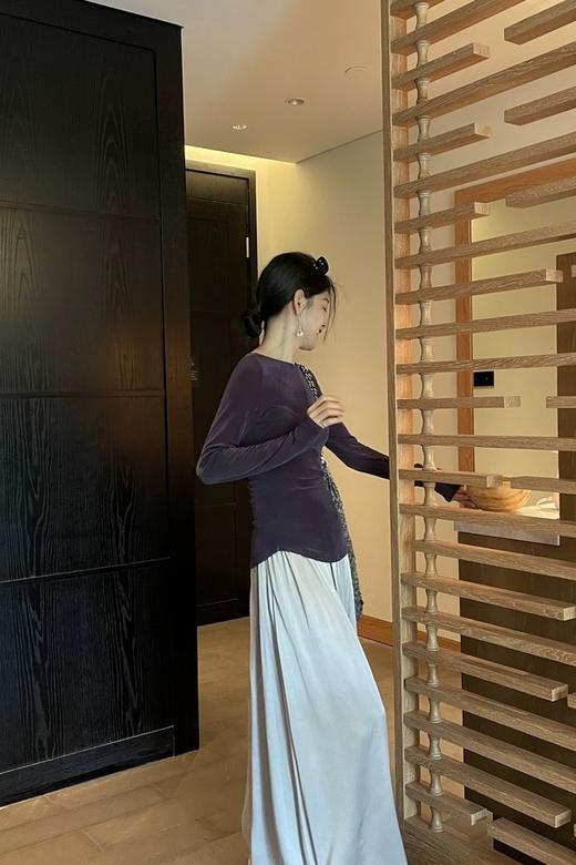 SIA SAYLOR 藏蓝色圆领后背镂空针织上衣 20714 商品图4