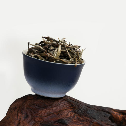 2021 抛荒老树银针精品罐装40G 商品图4