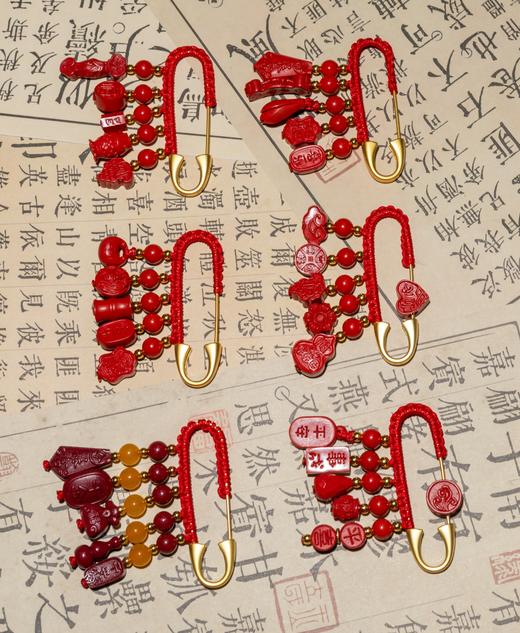 【朱砂 压惊别针】别针尺寸50*40mm，高含量朱砂，求好运，“戴”好运，得好运！湖南湘西朱砂原石 商品图9