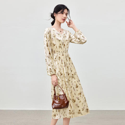 【内购】【碎花连衣裙】都市V领泡泡袖橡筋松紧腰A字裙丝绒印花连衣裙-Q53LF3825 商品图2