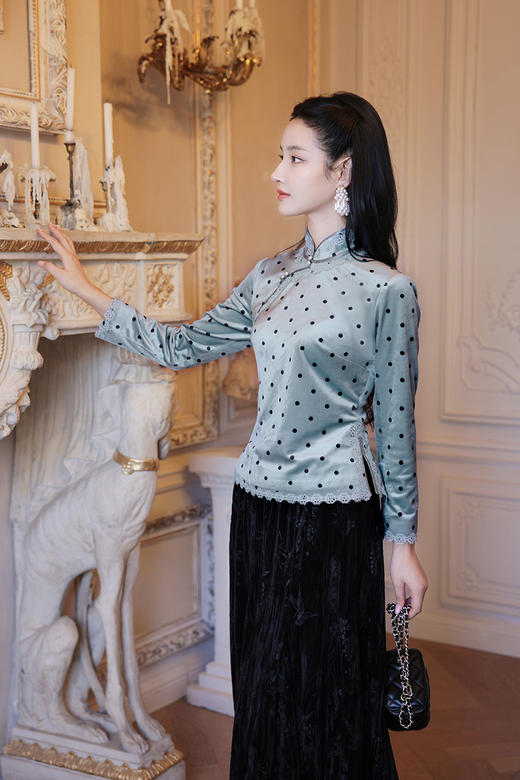 逸红颜明月优选#优雅丝绒波点上衣『意菲』复古丝绒邂逅经典波点，刘亦菲同款新中式浪漫 商品图4