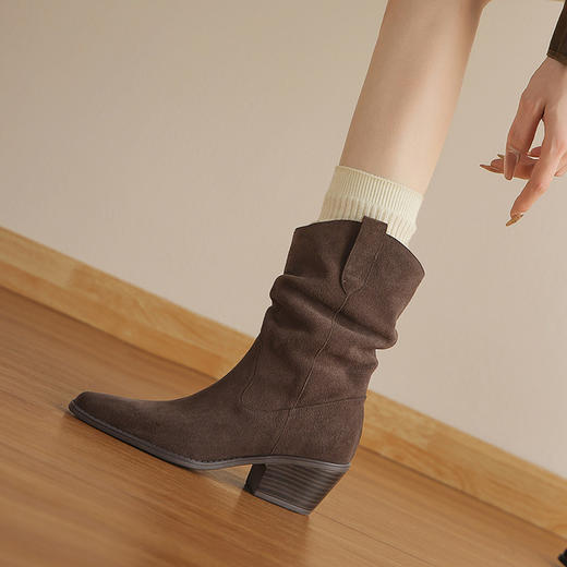 【预售5天】高跟马丁靴绒面复古V口，高跟小个子尖头堆堆小短靴HB&1505 商品图1