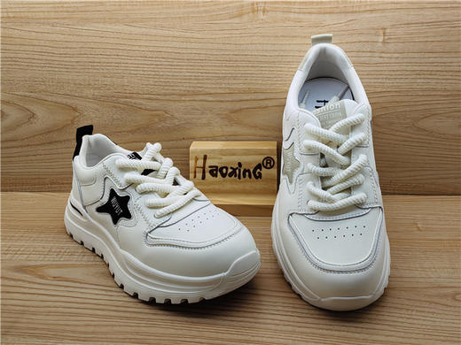 2024豪行春季新款正品真皮小白鞋时尚舒适圆头系带女单鞋24127201 商品图0