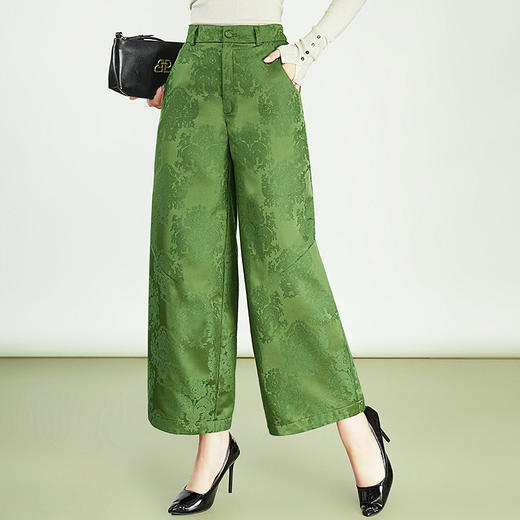 KQL422H5310 2025秋季新款大码百搭浮雕提花裤宽松弯刀裤女士休闲九分裤裤子 商品图0
