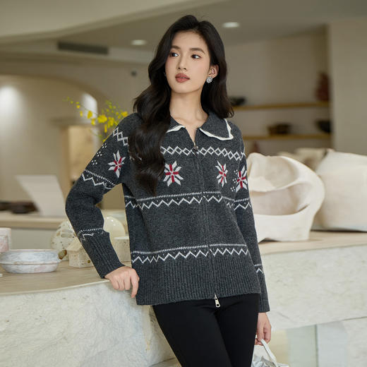 奢姿大码女装2025秋季时尚花朵刺绣娃娃领毛衣胖妹妹气质减龄上衣9553694233 商品图1