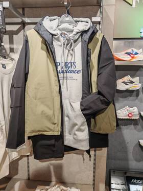 【云粉节】 【新品】7楼 NewBalance夹棉外套吊牌价：1899元