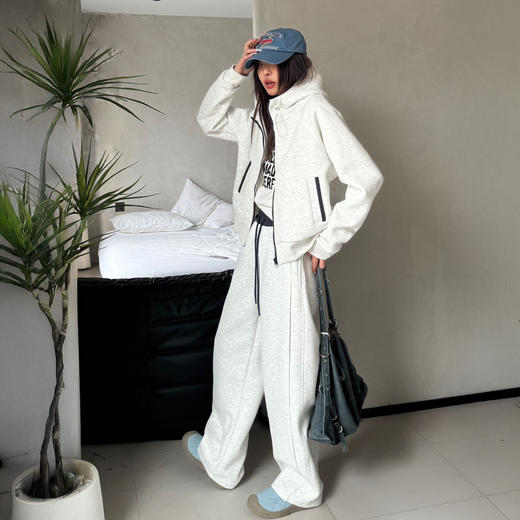 秋冬热卖！美式休闲！密己 通勤必备连帽弯刀裤套装 秋冬撞色卫衣 百搭显瘦  包容性强   4色可选 商品图1