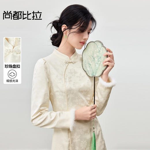 【内购】【梅花纹提花】优雅国风立领斜襟盘扣毛绒边设计缎感短连衣裙-154LB3666 商品图0